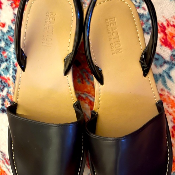 Kenneth Cole Reaction wedges with two piece silhouette open toe 1.97” heel sz 8 - Picture 4 of 8
